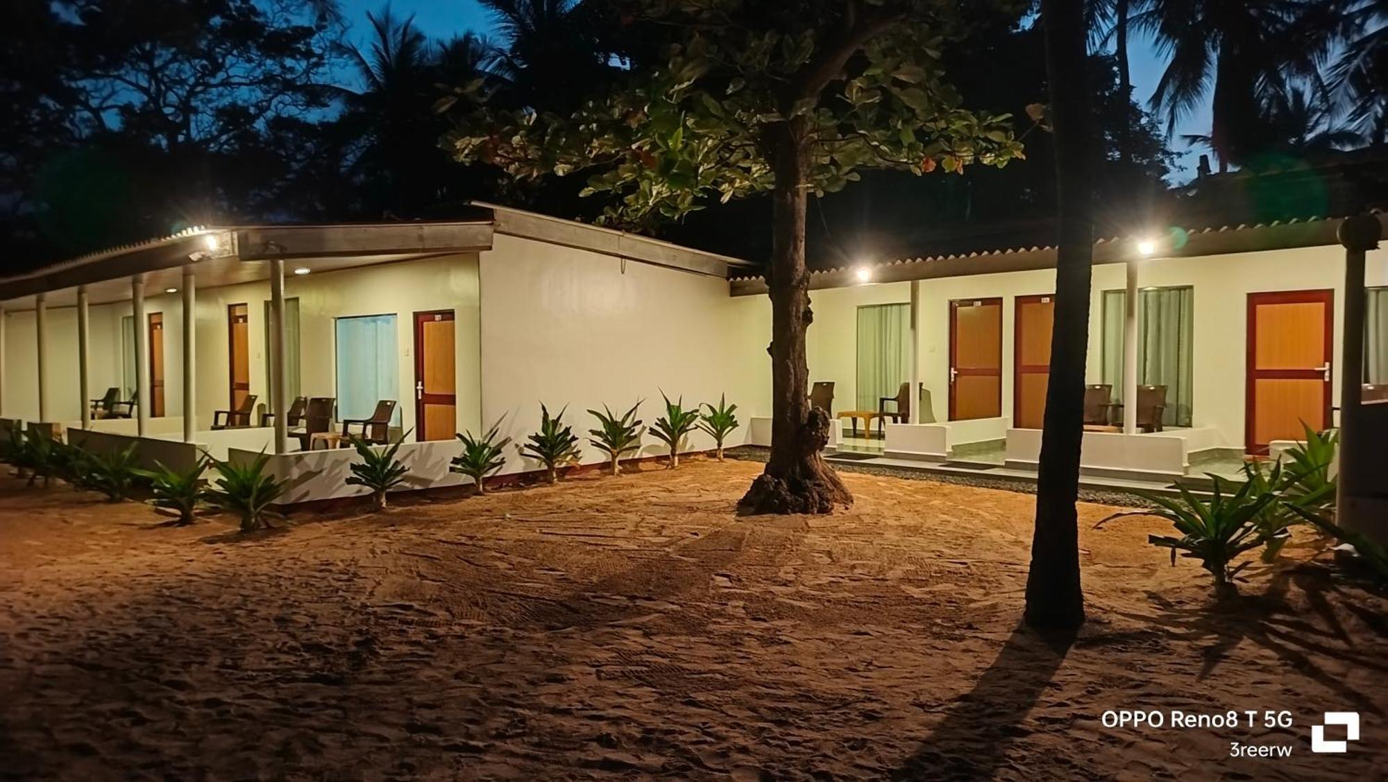 French Garden Pragash Beach Hotel Trincomalee Eksteriør bilde